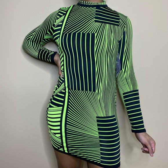 Dresses & Skirts - NWT- Neon Grn/Blk Abstract Long  Sleeve Mini Dress